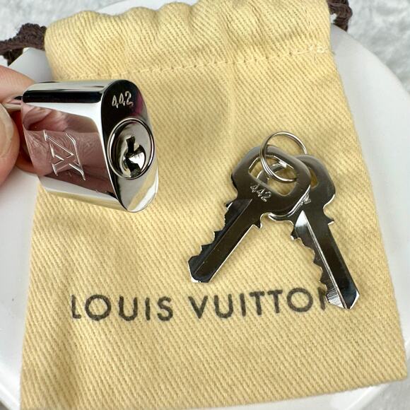 Louis Vuitton Silver Lock and 2 Keys #442 BRAND NEW comes with free chain too! - Picture 8 of 10